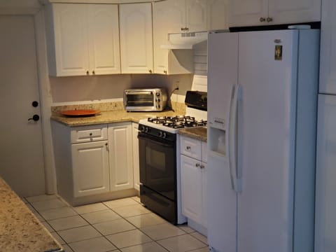 Oven, stovetop, dishwasher, coffee/tea maker