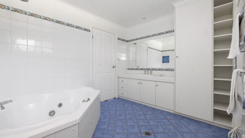 Shower, jetted tub, towels