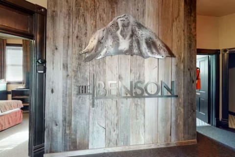 a8d53310-a13b-4a6b-a577-43b4c8513284