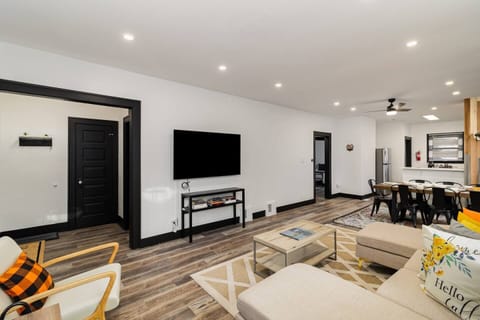 Living Room with a | 65-inch Smart TV || Books ||High Ceilings|