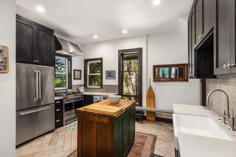 Well-equipped Chef`s kitchen with all the necessities for cooking.