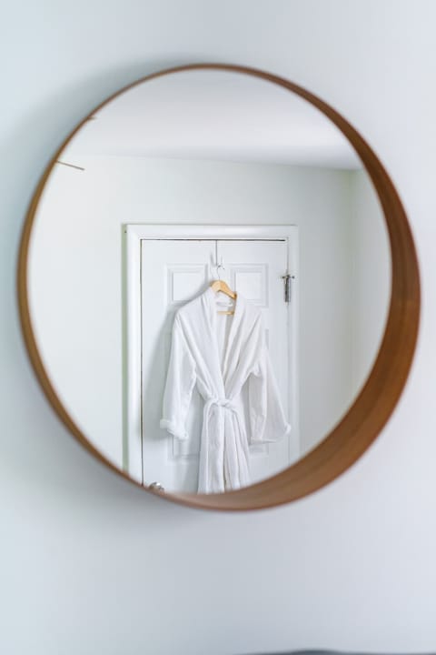 Cozy Room with a modern styles and designs. Cozy statement mirror ,a piece of art to enjoy and discover the allure of our uniquely elegant space!
Columbus Ohio rental apartments