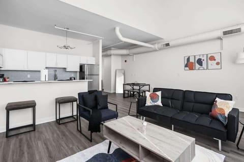 TWO CozySuites 5BR Apt with Skybridge Access