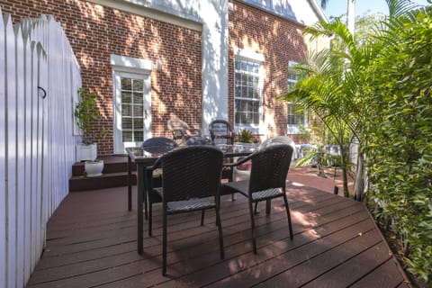 Large side yard - great for dinner and hanging out. Door leads to the kitchen.