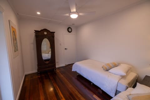 Bedroom 3 (2 Single Beds)