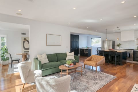 Open layout makes it easy for your group to relax and connect.