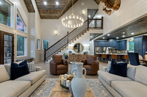 Spacious and well decorated living area to relax and visit.