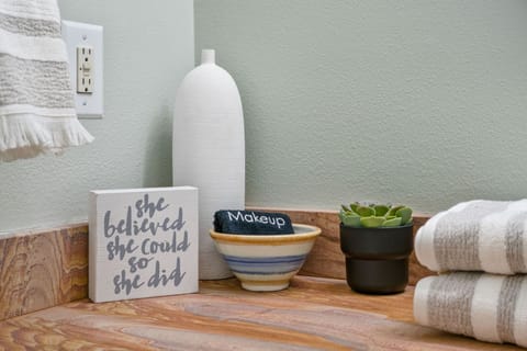 Downstairs Full Bath with quality towels, plenty of space & artsy decorations.