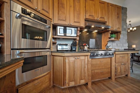 12. Kitchen Oven and Microwave