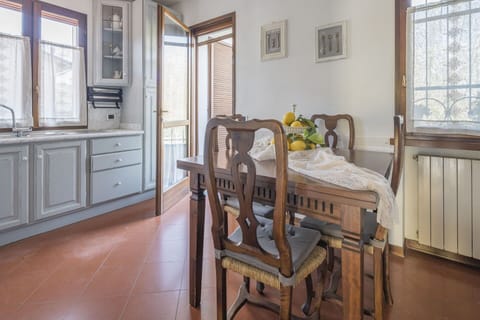 Autumn, Kitchen, Spring, Summer