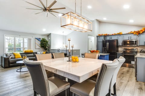 Dining Area | Dining Table | Dishware/Flatware