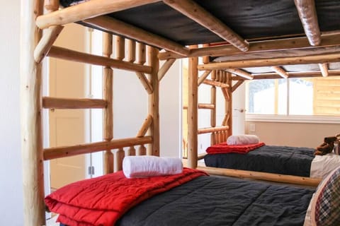 3 bedrooms, travel crib, WiFi, bed sheets