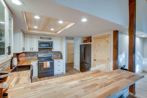 Kitchen | Trash Bags & Paper Towels