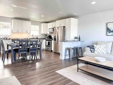 Kitchen | Dining Area