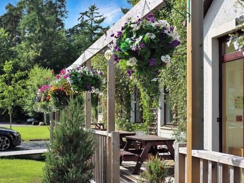 Sitting-out-area | Family Lodge No.5 - Atholl Palace Holidays, Pitlochry