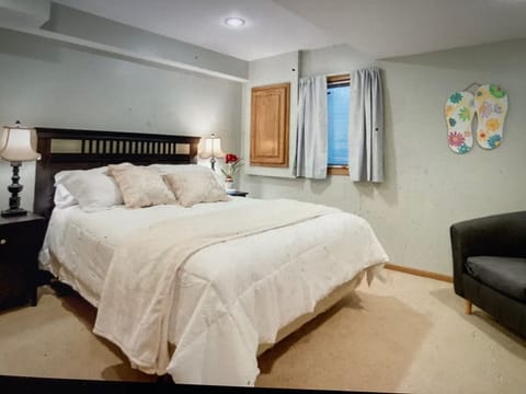 5 bedrooms, in-room safe, desk, travel crib