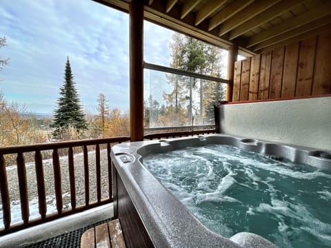 Indoor spa tub