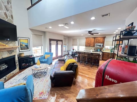 Image picker E159C479 7A79 404E 8BAD 65F1A93046D7 7202 000001C919622F0C