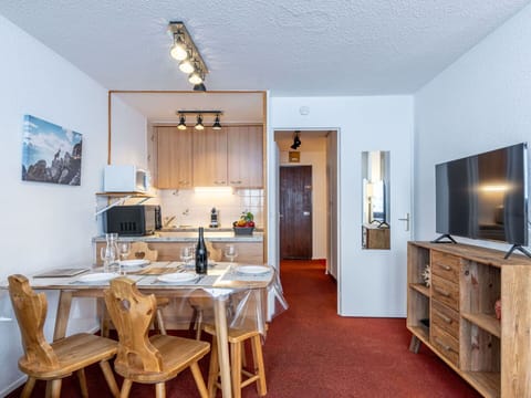 Cloud, Sky, Plant, Building, Window, House, Land Lot, Tree, Grass, Cottage