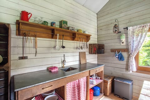 Stovetop, highchair, cookware/dishes/utensils