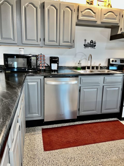 Full Kitchen with everything you need.