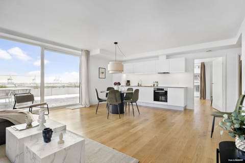 Fully equipped kitchen with all the amenities you need to show off your cooking skills