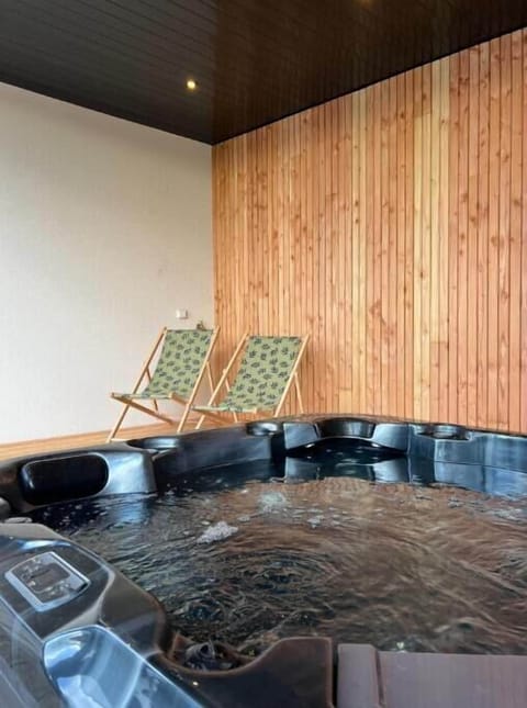 Indoor spa tub