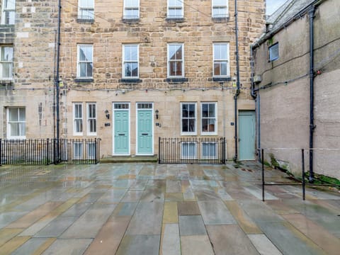 Exterior | Town Square House - Alnwick Hideaways, Alnwick
