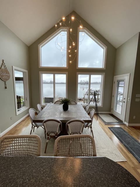 Dining Area - seats 8 people at the table and 4 people at the bar.
