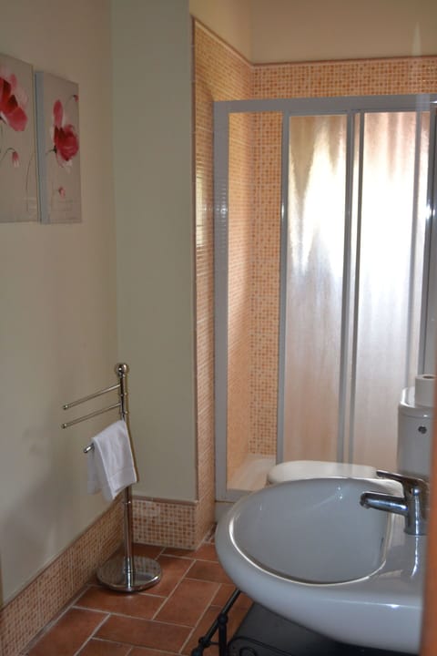 Property, Plumbing Fixture, Wood, Bathroom, Interior Design, Tap, Floor, Flooring, Sink