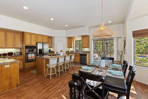 b921a21a-07f6-4474-8b57-07b4e90bfb11