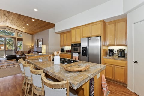 25b4053c-dfa3-4b56-9098-1bebb1926f4f