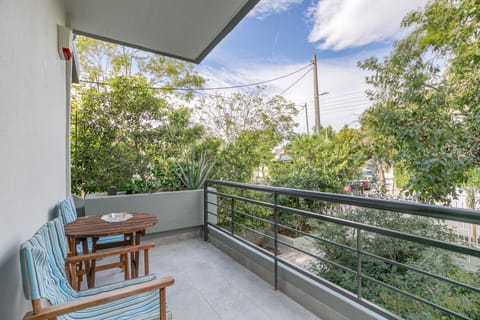 Property building, Day, Garden view, Balcony, terrace o patio, Dining area