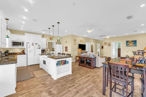 Spacious and bright kitchen perfect for whipping up beachside snacks.