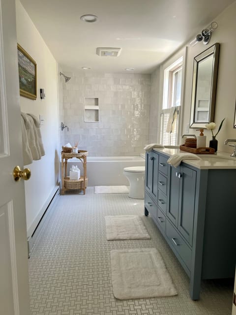 Combined shower/tub, hair dryer, towels, soap