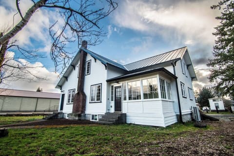 eb07da5c-f1c8-4ad8-aa4d-1630d38e2829