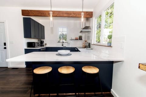 06ff45a8-75c7-40c3-8228-68316d335ce1