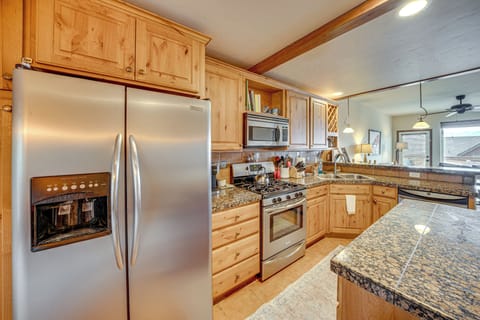 Kitchen | Equipped w/ Cooking Essentials