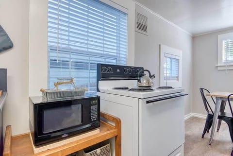 #StayinMyDistrict Coos Bay Historical Heritage House #bookdirect #heritagehousecoosbay #stayinmydistrict