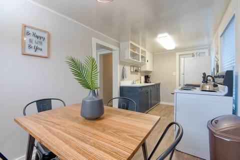 #StayinMyDistrict Coos Bay Historical Heritage House #bookdirect #heritagehousecoosbay #stayinmydistrict