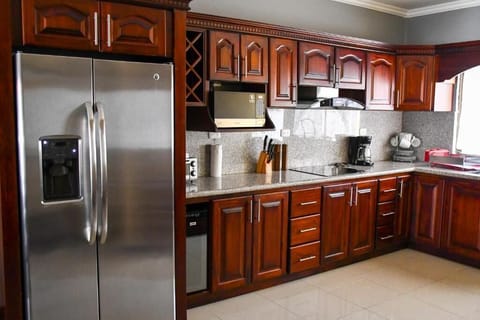 Fridge, microwave, oven, coffee/tea maker