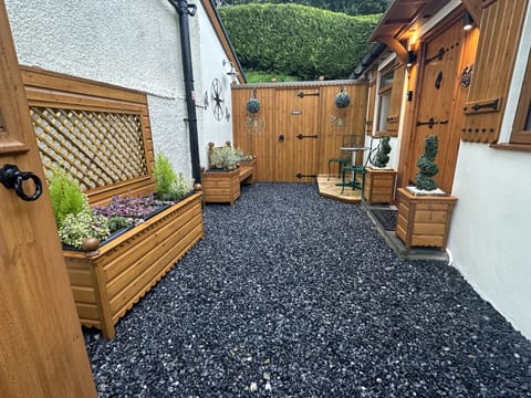 pretty outside couryard garden