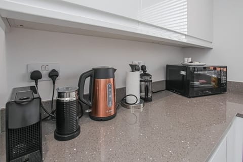 Fridge, microwave, oven, coffee/tea maker