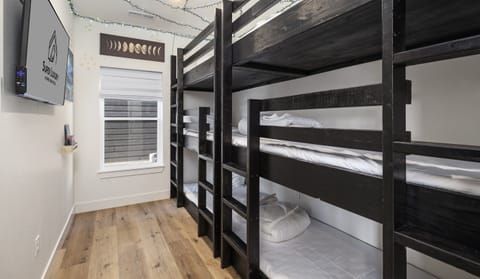 21 bedrooms, desk, iron/ironing board, travel crib