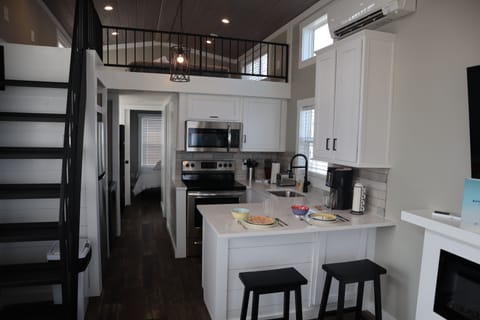 Main room with different angle of "hallway"