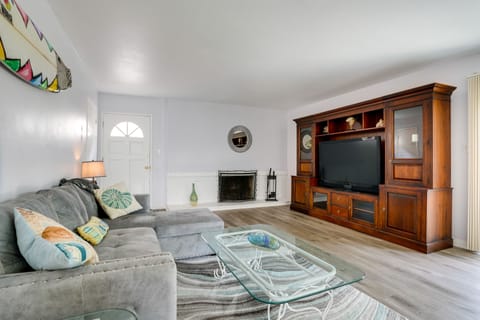 Living Room | Free WiFi | Smart TV | Fireplace | Sleeper Sofa
