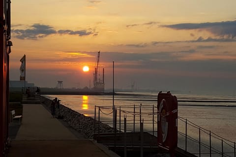 Region [summer] (&gt;5 km)