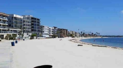 Beach nearby, sun loungers, beach towels