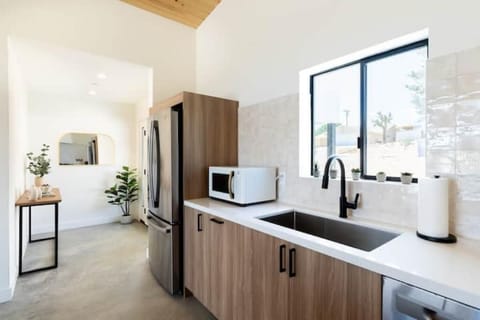 Joshua trees and views out almost every window.