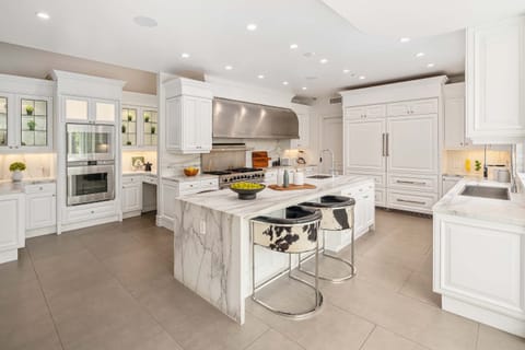 Villa Javu by LuxJB: LA's finest vacation villas & mansion rentals by owners.